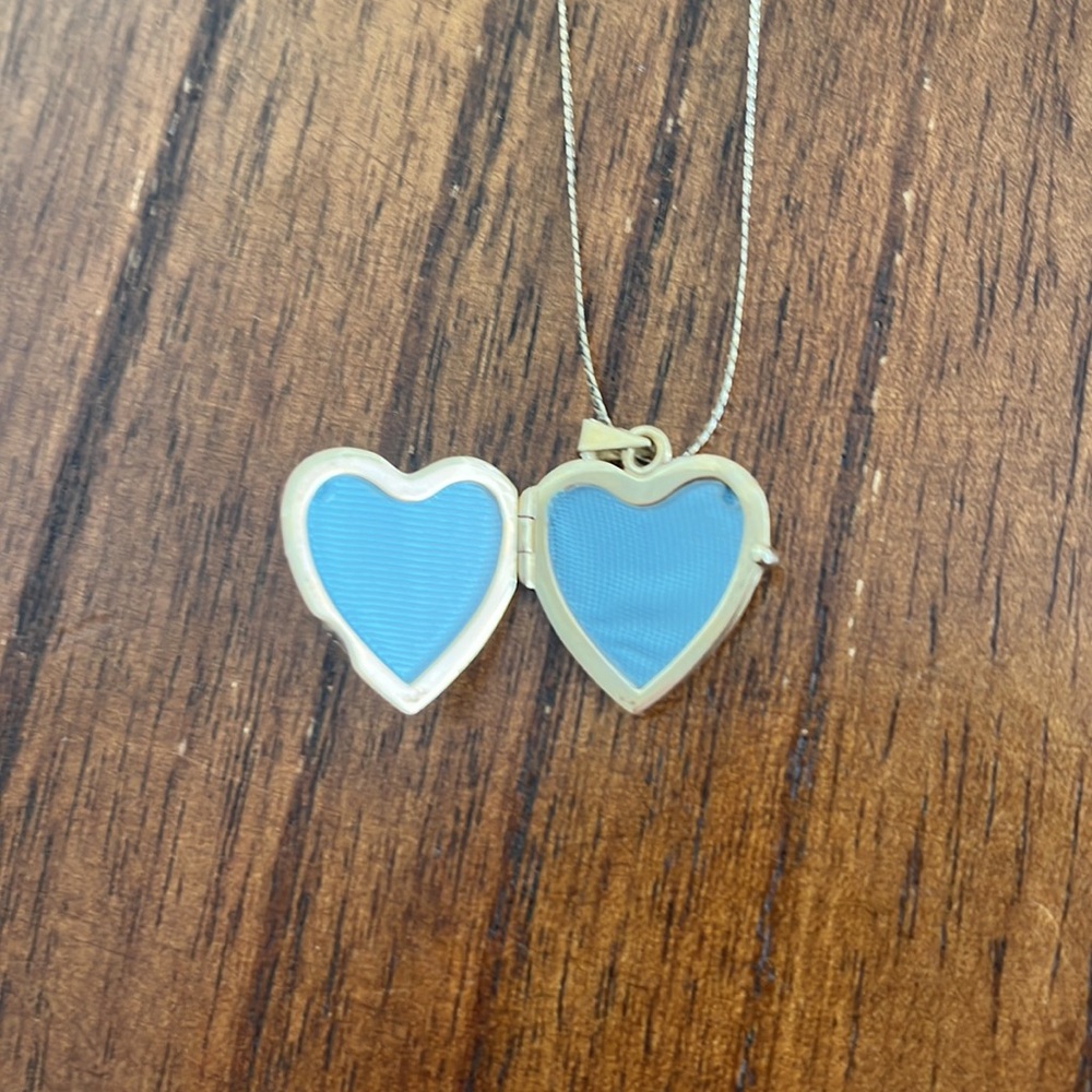 Gold Locket - Picture 4 of 4